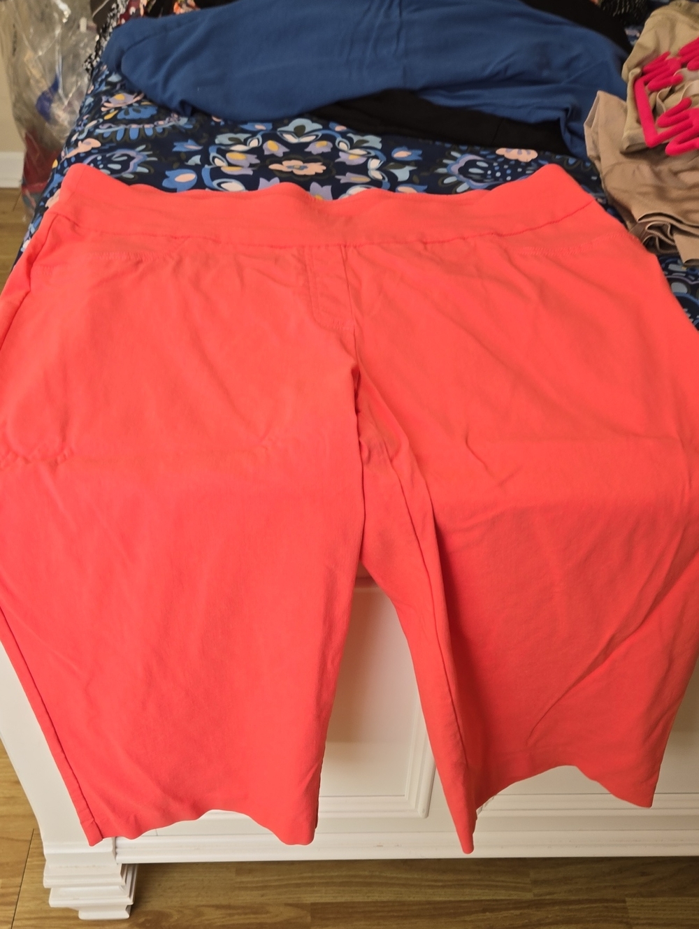 Women's Stretch Capri Pants - Coral Pink